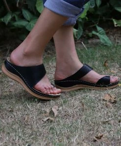 Coupon 🛒 RXFSP Black Asymmetrical Toe-Strap Slide - 👩 Women 👍