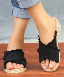 Hot Sale 🎁 RXFSP Black & Goldtone Chain-Accent 🩴 Sandal - 👩 Women ⭐